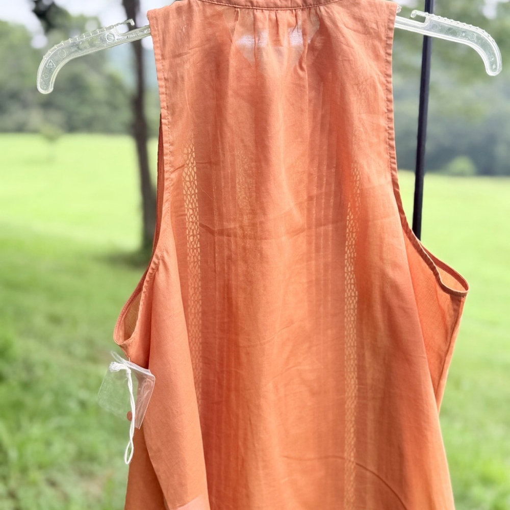 a.n.a Sleeveless Button-Front Top in Rust Orange - Picture 3 of 6
